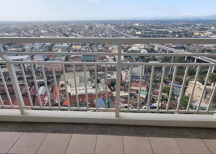 Spacious 1 Bedroom In Qc With Skyline View アパートホテル