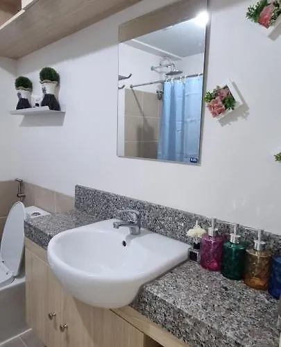 Spacious 1 Bedroom In Qc With Skyline View アパートホテル *